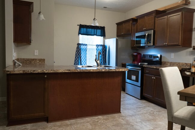 Kitchen - 168 Ramsden Ave