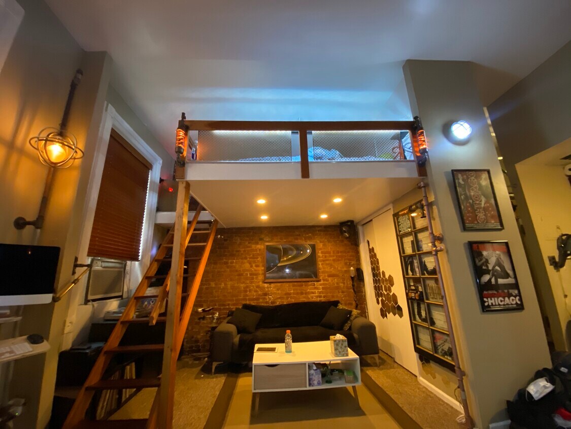 Primary Photo - 363 W 46th St