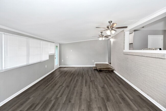 Foto del edificio - 1707 Buena Vista Cir SE