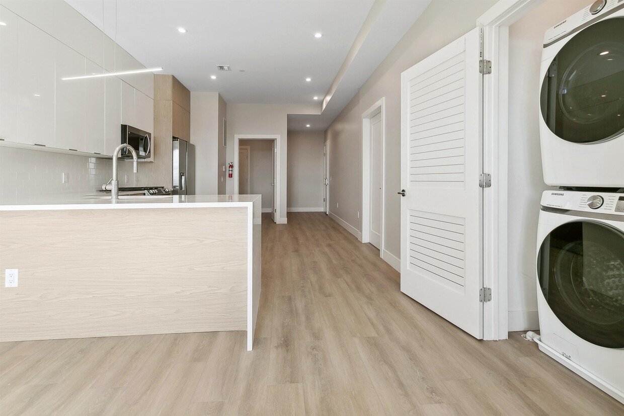 Foto principal - 6800 Polk St