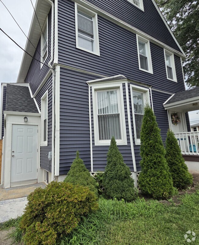 Building Photo - 1444 Esterbrook Ave