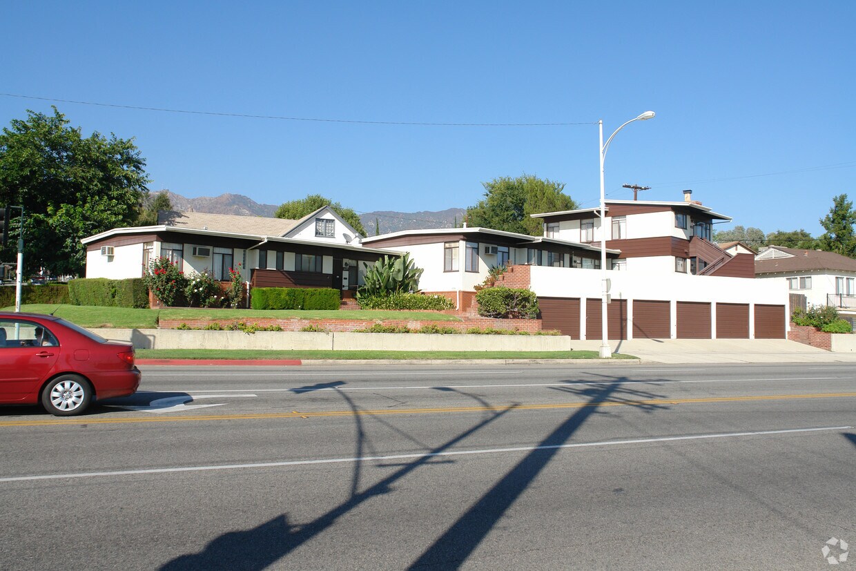 Foto principal - 1014 N Glenoaks Blvd