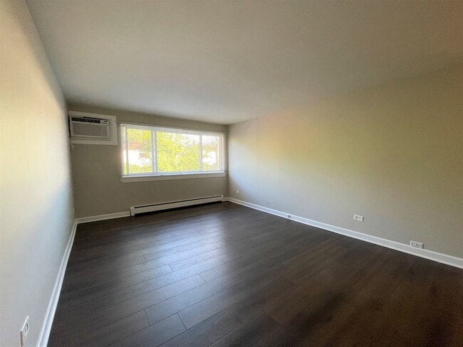 Building Photo - 8816 Briar Ct