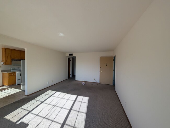 Building Photo - M608