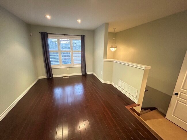 Building Photo - Spacious 2 Bedroom Townhome In Binbrook
