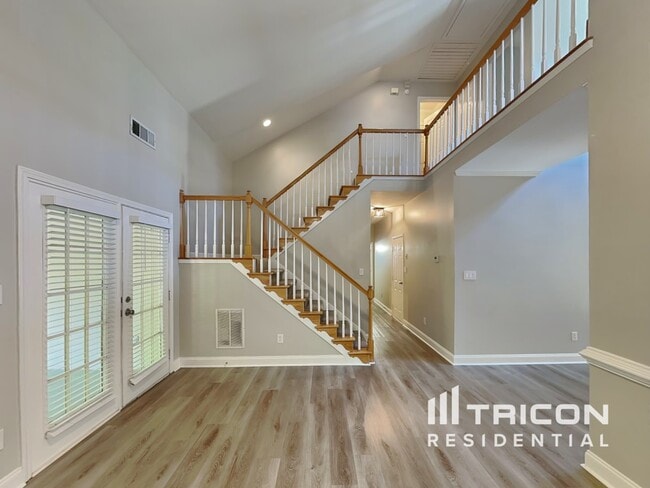 Building Photo - 123 Clarin Way