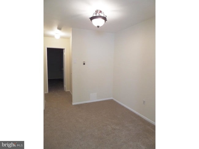 Building Photo - 68 Cavendish Dr