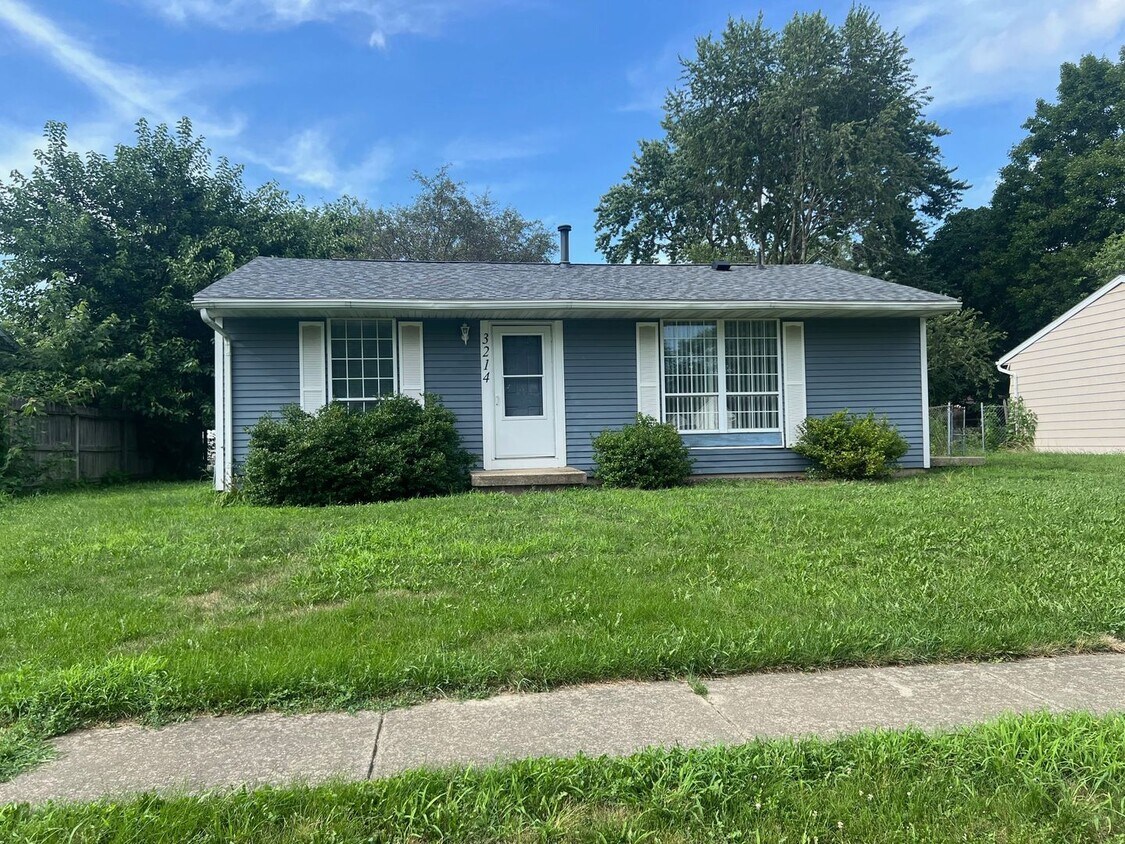Foto principal - Updated 3 bed 1 bath home - Available Now