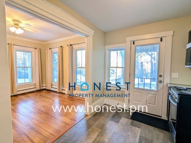 Building Photo - 18 Warren St