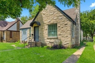 Building Photo - 1231 Harlandale Ave