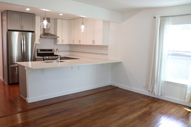 Foto del edificio - 713 E 45th St