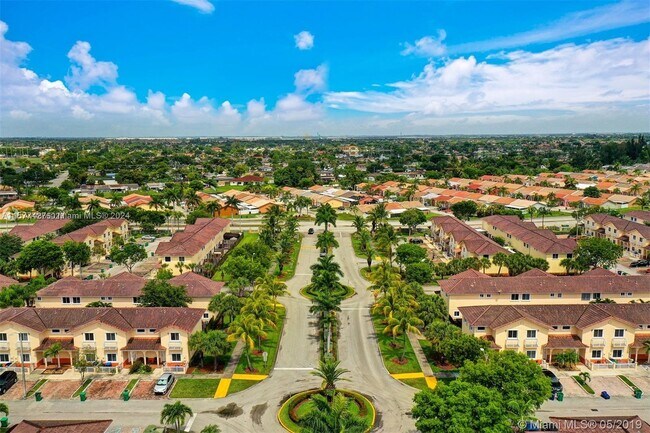 Foto del edificio - 7488 NW 181st St