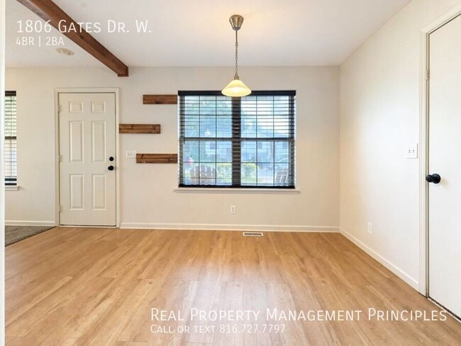 Building Photo - 1806 Gates Dr W