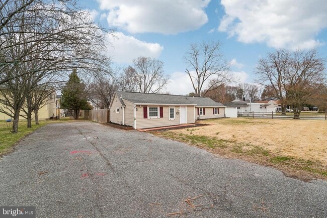 Building Photo - 1110 Bradley Rd