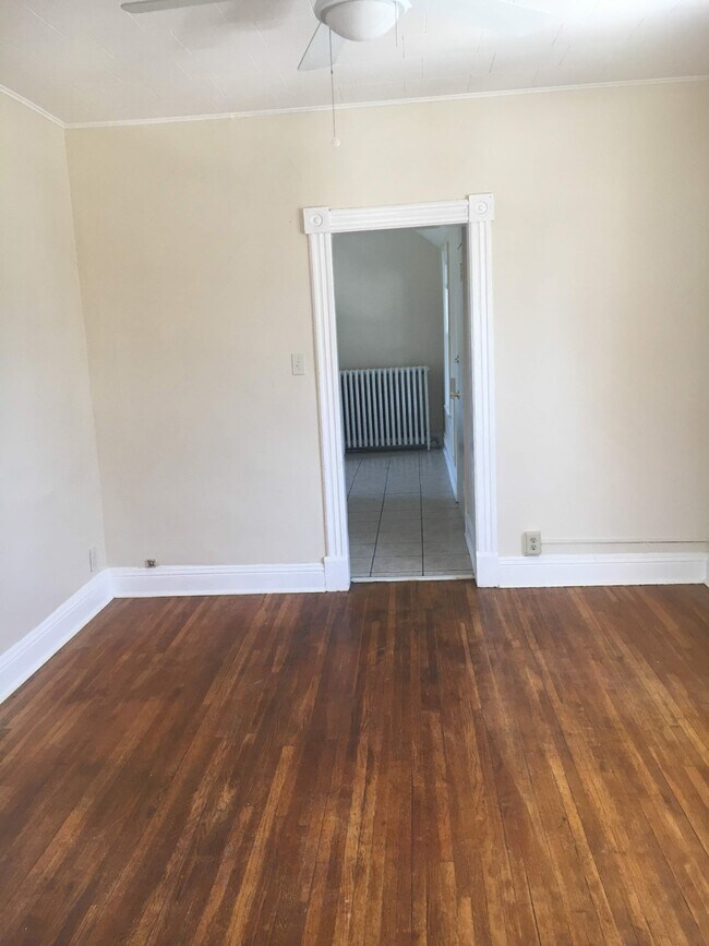 Cute living space with great natural light. - 279 Forbes Ave