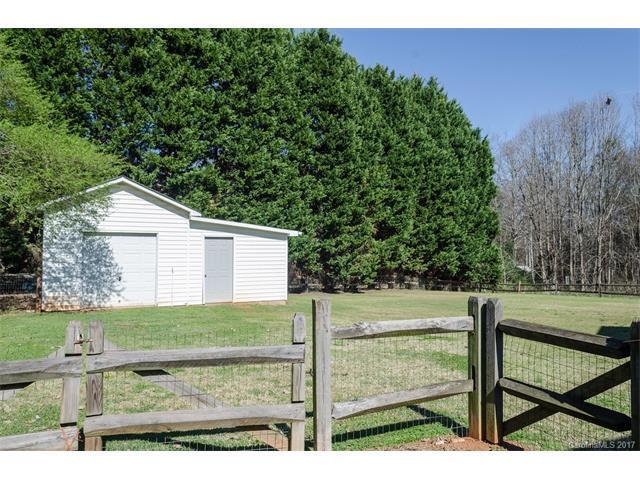 Foto del edificio - "Charming 4-Bedroom Retreat in Gastonia with Granite Touches & Gleaming Hardwoods!"