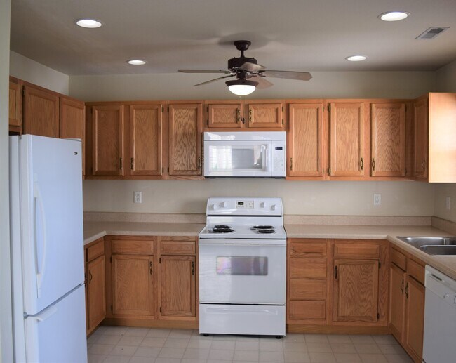 Building Photo - 16860B Huntington Ln