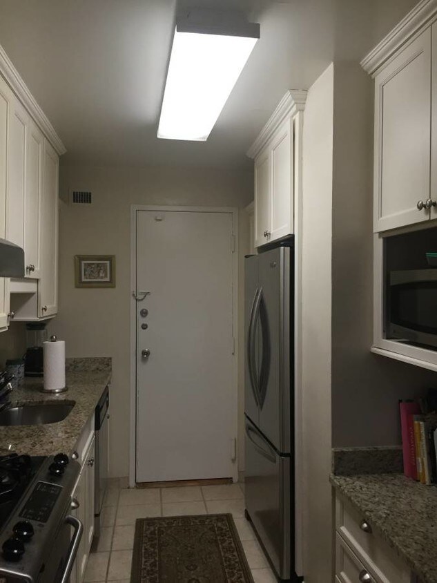 Stainless Appliances - 10401 Grosvenor Pl