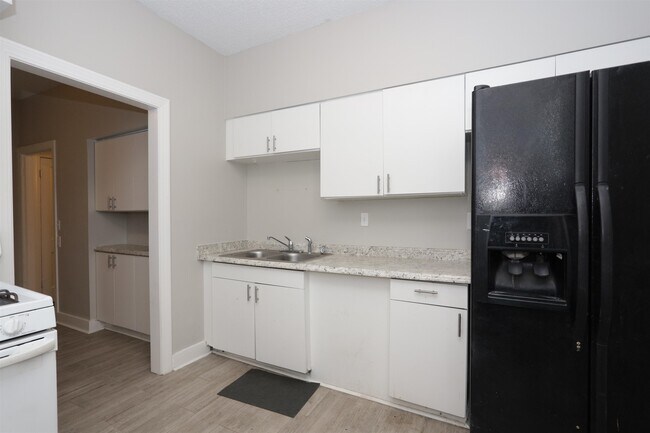Foto del edificio - 2367 Forrest Ave