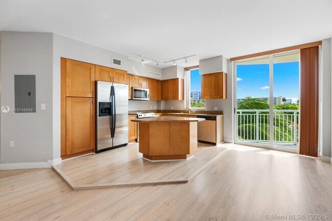 Building Photo - 1755 E Hallandale Beach Blvd