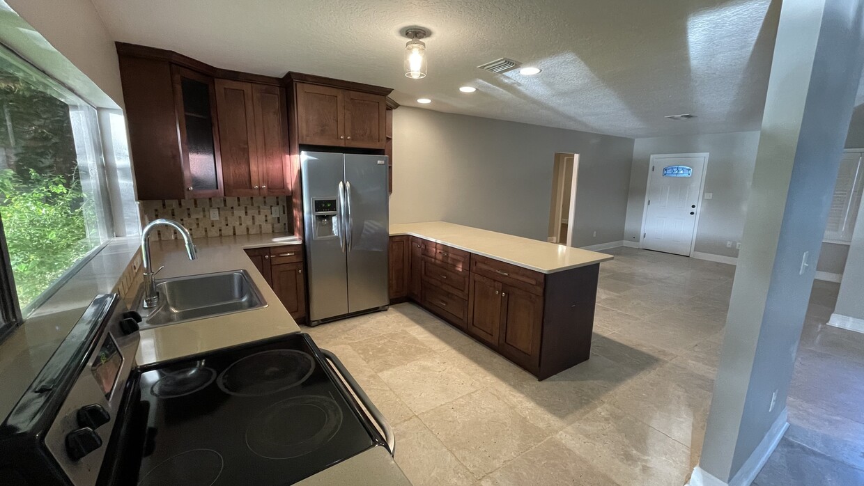 Kitchen with open floor plan - 1649 Hull Cir