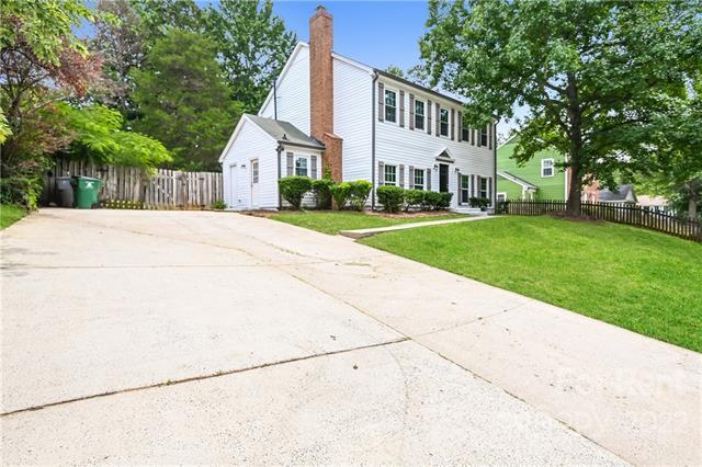 Foto del edificio - 5015 Rivergreen Ln