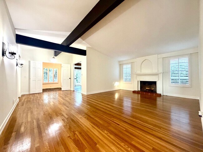 Foto del edificio - 4 Bedroom Beautiful Tustin Cul-De-Sac Home