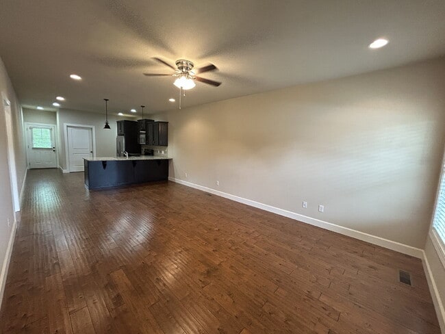 Building Photo - 2BD 2BA ONE LEVEL CONDO IN ALGOOD