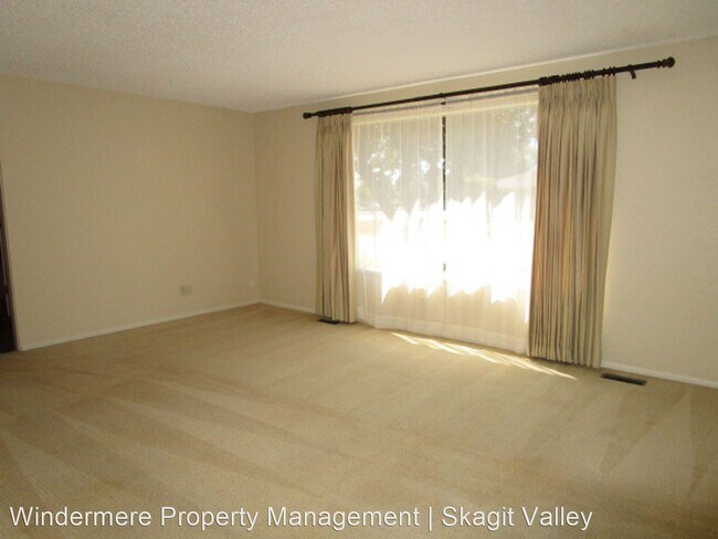 Building Photo - 3 br, 1.5 bath House - 2310 West Parkway D...