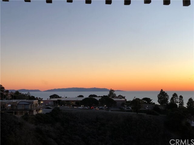 Foto del edificio - 6526 Ocean Crest Dr