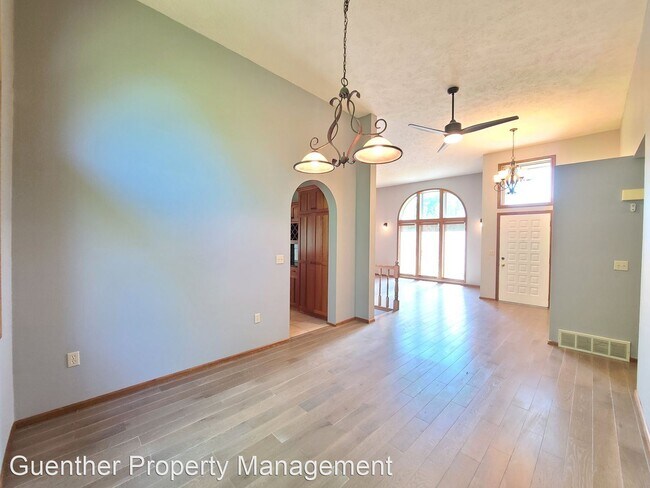 Building Photo - 5 br, 3 bath House - 3425 E 61st Ave