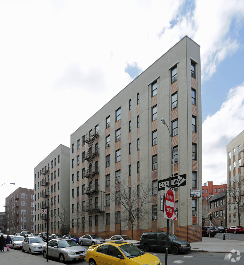 Building Photo - Elevatored Apt. Bldg