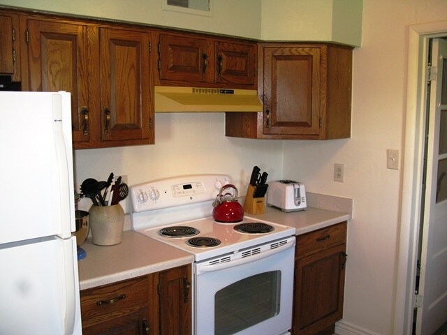 Kitchen - 915 E Bradley St