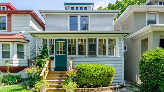 Building Photo - 634 S Harvey Ave