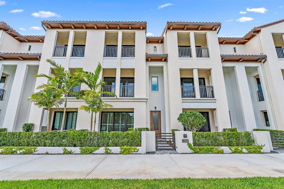 12516 Gross Pointe Dr, Palm Beach Gardens, FL 33418 Townhouse for