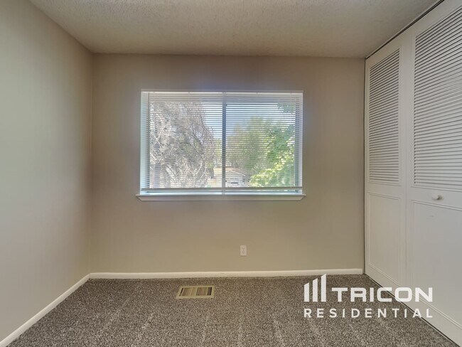Building Photo - 1270 Kings Row