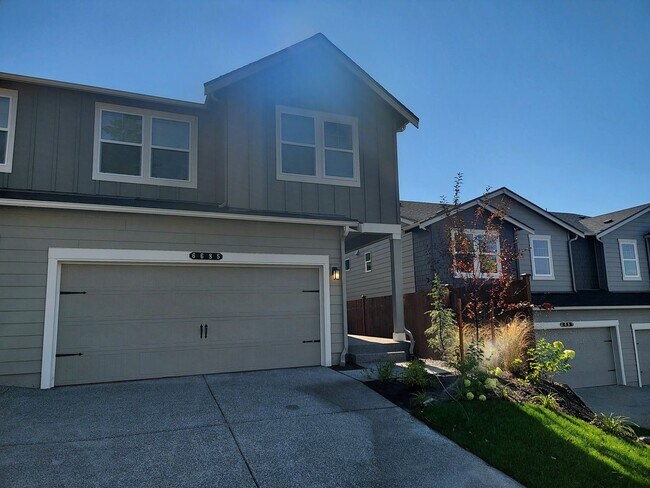 Building Photo - Brand New 3 bed with loft and fully fenced yard in convenient CK location!