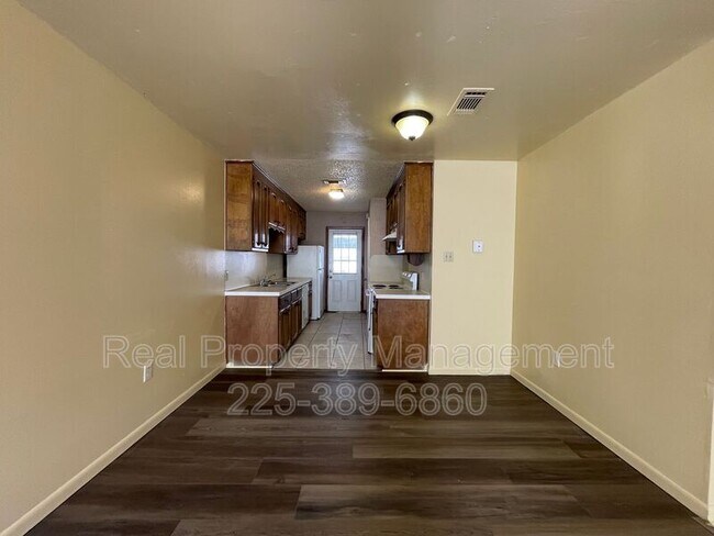 Foto del edificio - 10642 Stanley Aubin Ln