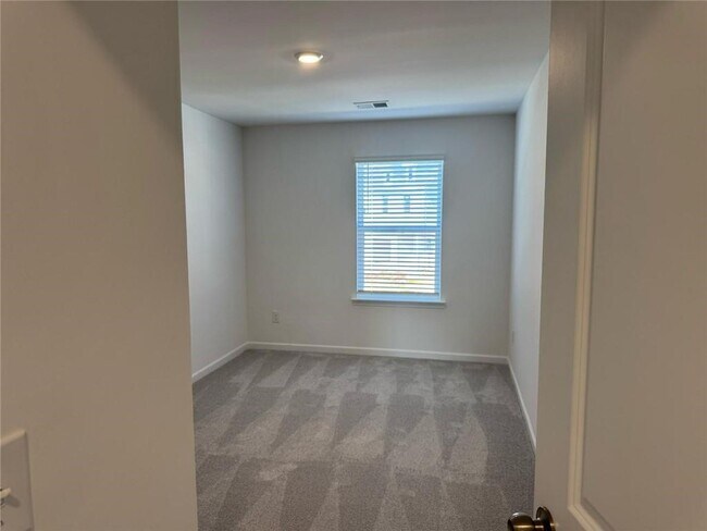 Building Photo - 257 Kenoot Dr