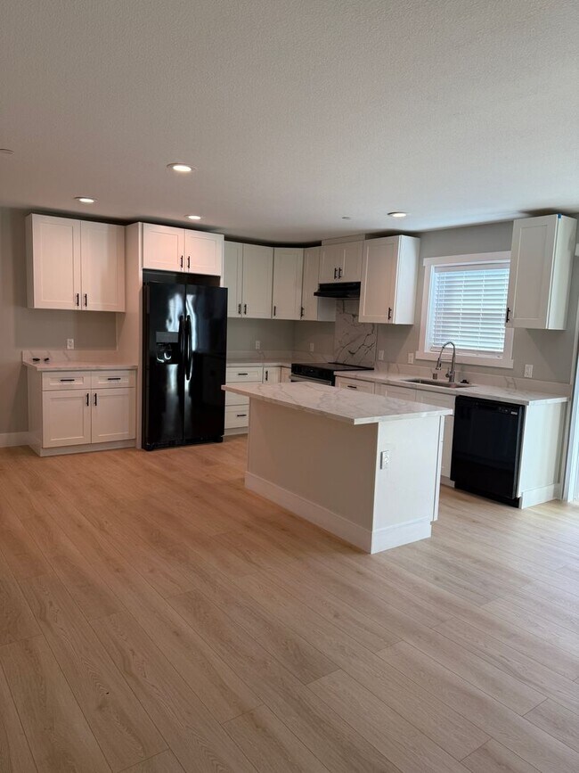 Photo - 644 Green St Apartment