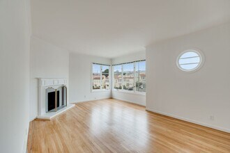 Building Photo - 837-839-839 Santiago St