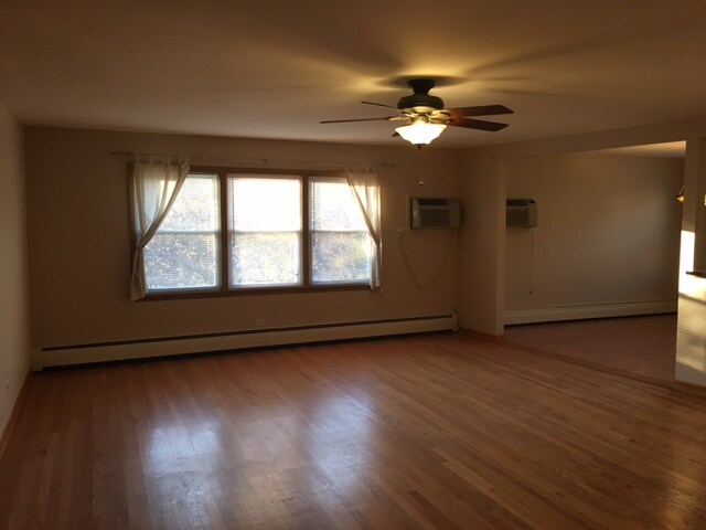 Primary Photo - 5920 N Odell Ave