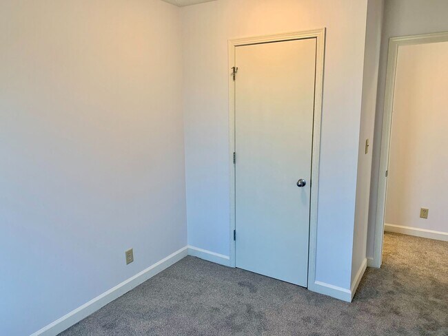 Building Photo - Move in Special 1/2 Off First Month!