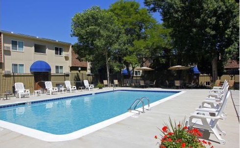 Piscina - Courtyard Apartments