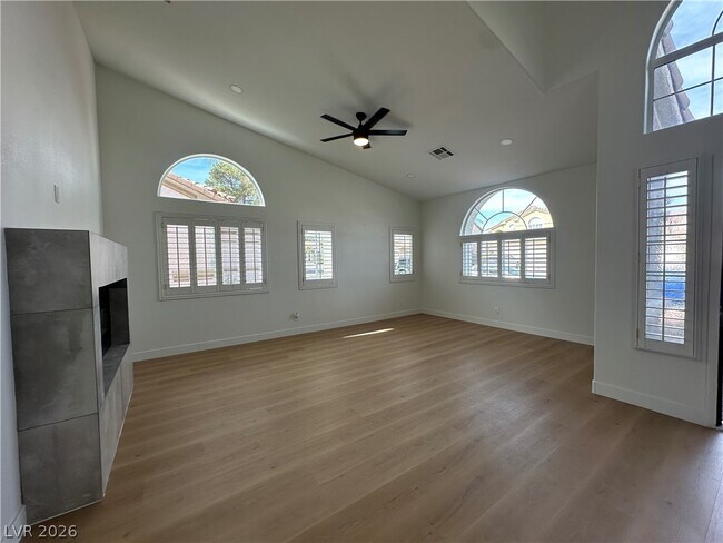 Foto del edificio - 9121 Canyon Magic Ave