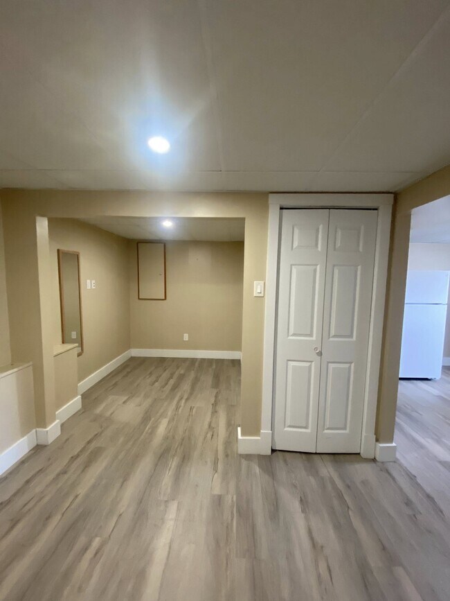 Building Photo - 894 Rue Principale