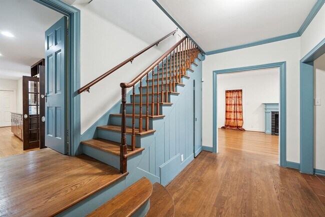 Foto del edificio - 3016 Locke Ln