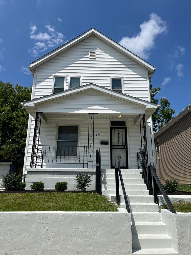 Building Photo - 658 Stewart Ave
