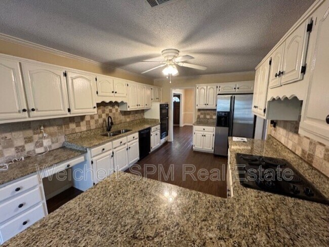 Foto del edificio - 8855 Lake Edge Cove W
