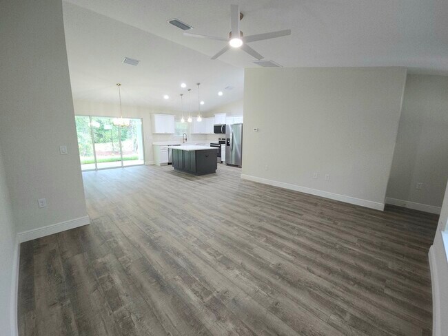 Foto del edificio - 9547 N Sandree Dr